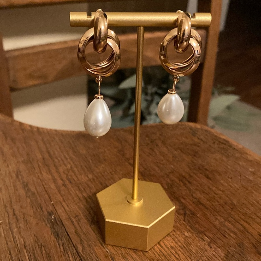 Loren + Olivia Gold Tone & “Pearl” Dangle Earrings NWT - Picture 4 of 6